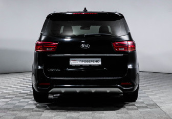 Подержанный автомобиль Kia Carnival 2020 года (6 фото)