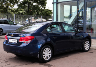 Подержанный автомобиль Chevrolet Cruze Sedan 2011 года (4 фото)
