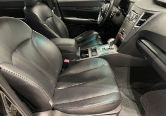 Подержанный автомобиль Subaru Legacy Sedan 2011 года (9 фото)