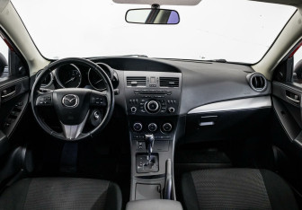 Подержанный автомобиль Mazda 3 Hatchback 2012 года (8 фото)