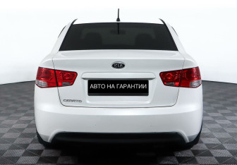 Подержанный автомобиль Kia Cerato Sedan 2012 года (6 фото)