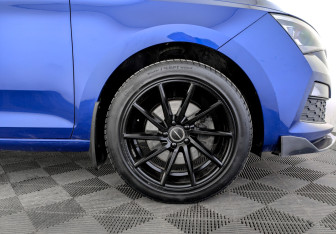 Подержанный автомобиль Skoda Rapid Liftback 2021 года (18 фото)