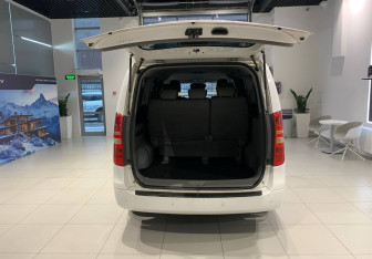 Подержанный автомобиль Hyundai H-1 2012 года (7 фото)