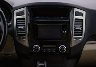 Подержанный автомобиль Mitsubishi Pajero 2017 года (15 фото)