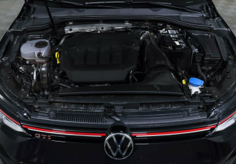 Подержанный автомобиль Volkswagen Golf GTI Hatchback 2021 года (7 фото)