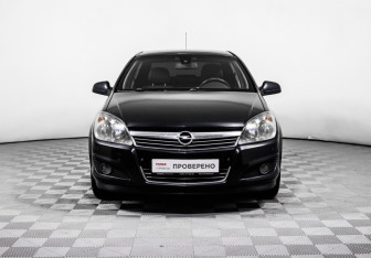 Подержанный автомобиль Opel Astra Sedan 2011 года (2 фото)
