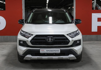 Подержанный автомобиль Toyota RAV4 2024 года (2 фото)