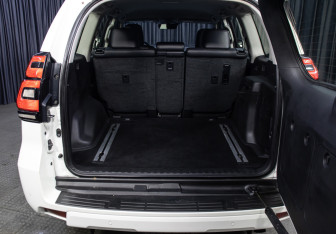 Подержанный автомобиль Toyota Land Cruiser Prado 2019 года (10 фото)