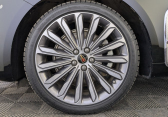 Подержанный автомобиль Hongqi H9 2021 года (12 фото)