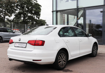 Подержанный автомобиль Volkswagen Jetta Sedan 2017 года (4 фото)