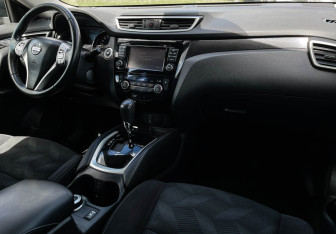 Подержанный автомобиль Nissan X-Trail 2016 года (9 фото)
