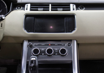 Подержанный автомобиль Land Rover Range Rover Sport 2015 года (15 фото)