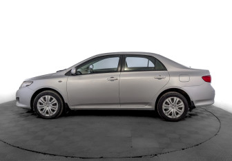 Подержанный автомобиль Toyota Corolla Sedan 2008 года (8 фото)