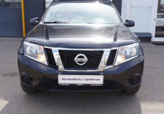 Подержанный автомобиль Nissan Terrano 2016 года (2 фото)