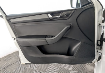 Подержанный автомобиль Skoda Rapid Liftback 2021 года (19 фото)