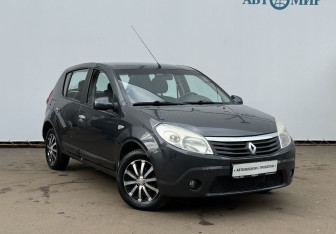 Подержанный автомобиль Renault Sandero 2010 года (3 фото)