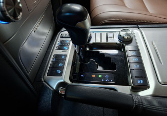 Подержанный автомобиль Toyota Land Cruiser Suv 2019 года (16 фото)