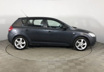 Подержанный автомобиль Kia Ceed Hatchback 2009 года (3 фото)