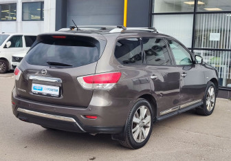 Подержанный автомобиль Nissan Pathfinder 2015 года (5 фото)