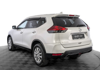 Подержанный автомобиль Nissan X-Trail 2022 года (7 фото)