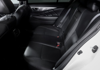 Подержанный автомобиль Infiniti Q50 2022 года (10 фото)