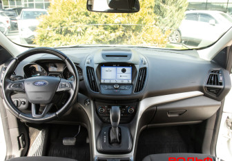Подержанный автомобиль Ford Kuga 2017 года (10 фото)