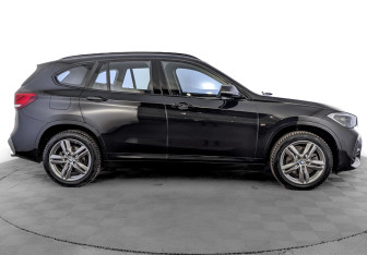 Подержанный автомобиль BMW X1 2022 года (4 фото)