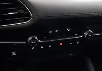 Подержанный автомобиль Mazda 3 Hatchback 2019 года (14 фото)