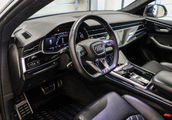 Подержанный автомобиль Audi Q8 2019 года (6 фото)