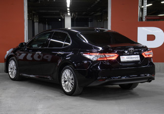 Подержанный автомобиль Toyota Camry Sedan 2020 года (7 фото)
