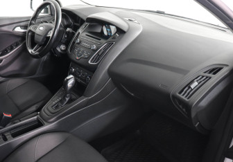 Подержанный автомобиль Ford Focus Hatchback 2018 года (10 фото)