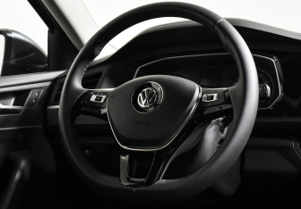 Подержанный автомобиль Volkswagen Jetta Sedan 2020 года (13 фото)