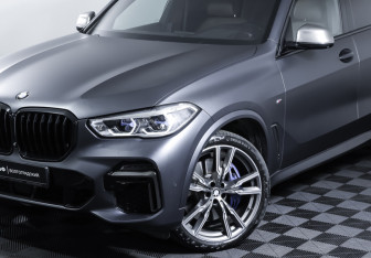 Подержанный автомобиль BMW X5 2019 года (36 фото)