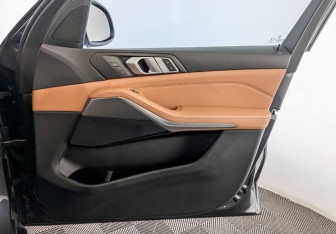 Подержанный автомобиль BMW X5 2019 года (28 фото)