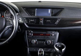 Подержанный автомобиль BMW X1 2013 года (14 фото)