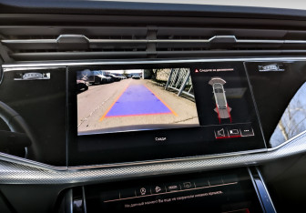 Подержанный автомобиль Audi Q7 2023 года (27 фото)