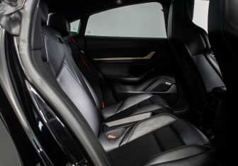 Подержанный автомобиль Porsche Taycan 2020 года (9 фото)