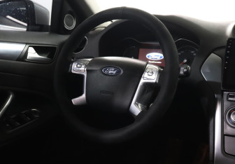 Подержанный автомобиль Ford Mondeo Sedan 2012 года (15 фото)
