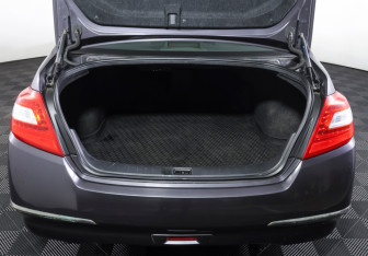 Подержанный автомобиль Nissan Teana 2010 года (9 фото)