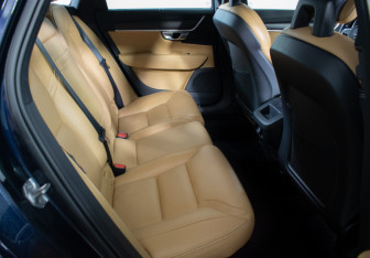 Подержанный автомобиль Volvo V90 Cross Country 2017 года (10 фото)