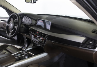 Подержанный автомобиль BMW X5 2015 года (9 фото)