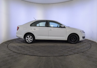 Подержанный автомобиль Skoda Rapid Liftback 2019 года (4 фото)