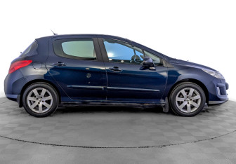 Подержанный автомобиль Peugeot 308 Hatchback 2010 года (4 фото)