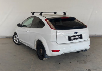 Подержанный автомобиль Ford Focus Hatchback 2010 года (7 фото)