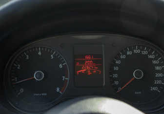 Подержанный автомобиль Volkswagen Polo Sedan 2014 года (11 фото)