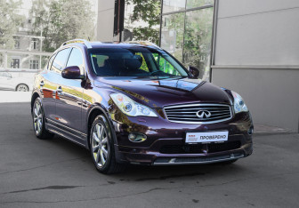 Подержанный автомобиль Infiniti EX 2013 года (3 фото)