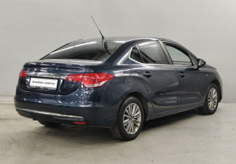 Подержанный автомобиль Citroen C4 Sedan 2015 года (5 фото)