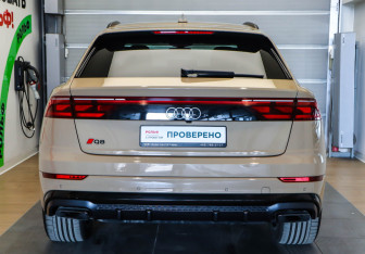 Подержанный автомобиль Audi Q8 2024 года (5 фото)
