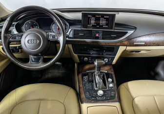 Подержанный автомобиль Audi A7 2012 года (12 фото)