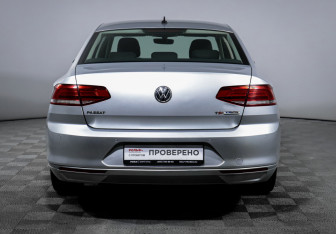 Подержанный автомобиль Volkswagen Passat Sedan 2017 года (6 фото)